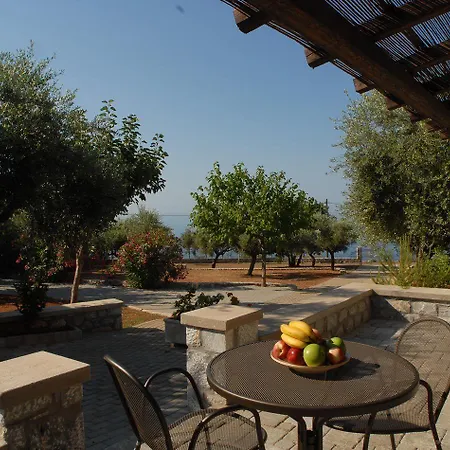 מלון Melitsina Village קרדמילי