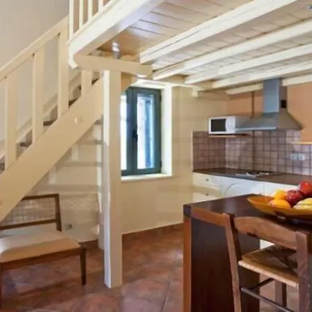 Melitsina Village מלון קרדמילי