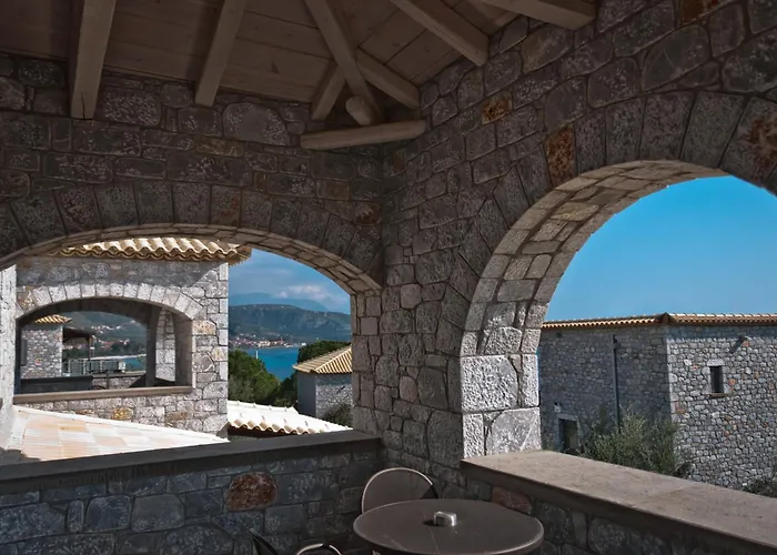 Melitsina Village فندق كارداميلي